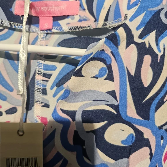 Simply Southern NWT Blue and Pink Leaf Print Blouse Size Small Oversized PTP 25 - Picture 3 of 5